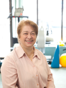 Dr. Roslyn Sofer, a professor in the Doctor of Physical Therapy (DPT) program at Touro’s School of Health Sciences